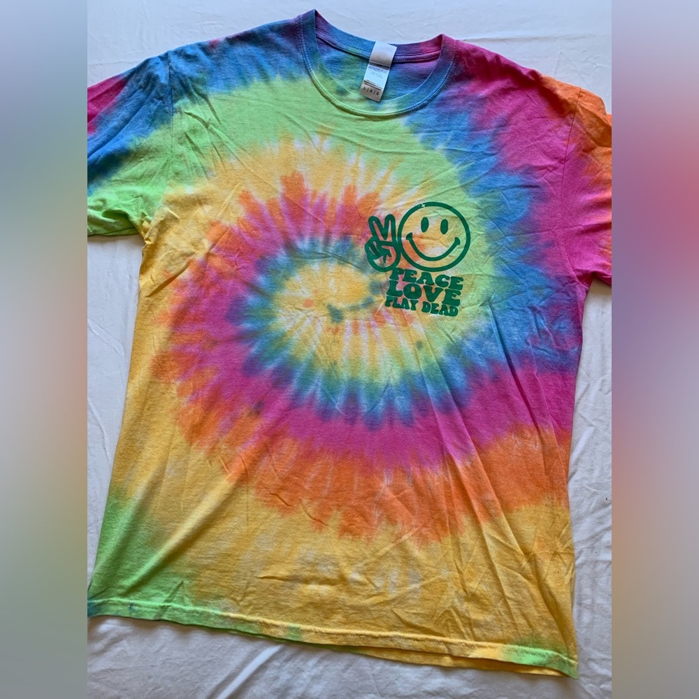 play dead tie dye graphic tee